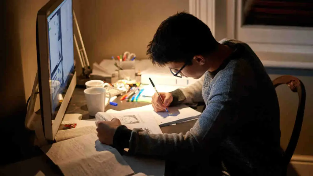 vantagens-e-desvantagens-estudando